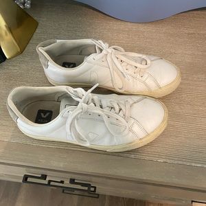 Veja Women’s size 39